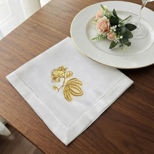 Serviette de table carrée en coton brodée de fleurs dorées, élégante décoration de table pour la maison, les mariages et les fêtes - Product Image 5