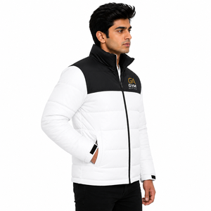 Blouson matelassé blanc pour homme avec empiècements noirs aux épaules, design hivernal matelassé, doublure polaire coupe-vent, broderie frontale, logo personnalisé - Product Image 1