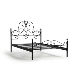 Cama de Plataforma Tapizada en Cuero, Tamaño Queen, Ajustable, de Hierro Forjado con Trabajos Decorativos Victorianos, Hecha a Mano, para Hoteles - Product Image 1