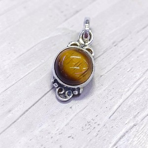 Pendentifs en argent sterling 925 légers avec pierre œil de tigre et motif vintage en spirale, vente en gros - Product Image 3