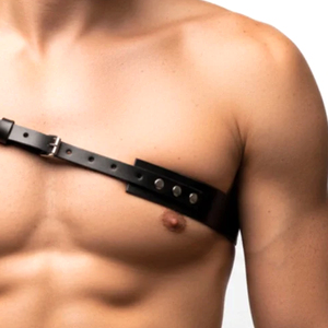 Arnés de Pecho de Cuero PU Negro de un Solo Hombro con Correa Cruzada Ajustable y Hebilla Metálica, Accesorio de Moda Punk Gótico Duradero - Product Image 6