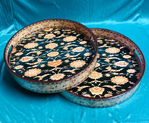 Bandeja de Madera con Diseño Floral y Fondo Azul Agua para Servir Té, Café y Aperitivos - Product Image 3