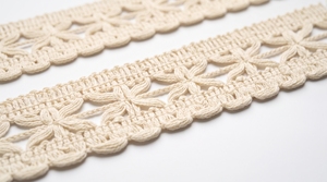 Elegante Encaje Floral Calado 100% Algodón para Decoración del Hogar, Prendas y Costura Decorativa - Product Image 3