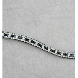 Diadema de Cuero de Alta Calidad para Caballo con Diseño de Tres Filas de Cristales Blancos y Negros para Accesorios de Brida, Disponible al Mejor Precio del Mercado - Product Image 1