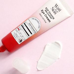 Crème pour les yeux ergonomique coréenne EGF Ginseng Micro Spicule pour les cernes et une peau saine, pour tous les types de peau, fabriquée en Corée - Product Image 4