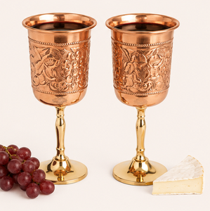 Verre à vin artisanal en cuivre pur avec motif de vigne en relief et base en laiton, gobelet vintage de luxe en cuivre pour fêtes et bars - Product Image 4