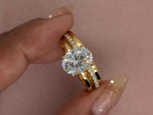 แหวนทองคำแท้ 14K สีเหลือง ประดับเพชรทรงรี 2 กะรัต เพาะเลี้ยงในห้องปฏิบัติการ ชุดแหวนหมั้นและแหวนแต่งงานสำหรับผู้หญิง - Product Image 3