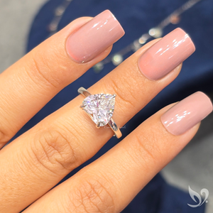 Bague de fiançailles et de mariage solitaire en or blanc massif 18 carats avec diamant de laboratoire taille cœur de 3 carats, certifiée IGI - Product Image 4