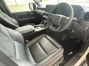 Toyota Prado VXR 2.8 Automático Usado 2025 - Product Image 3