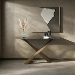 Mesa Consola de Hierro Arquitectónico Moderno con Diseño Convertible Espejado, Tapa con Aspecto de Piedra Oscura y Base en X para Uso en Entrada/Hotel - Product Image 3