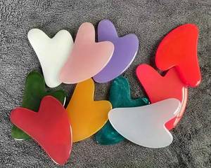 Outil Gua Sha en résine personnalisé de haute qualité, fait main FAIZA CRAFT FC-7211, style amour, cadeau de mariage en provenance de l'Uttar Pradesh - Product Image 4