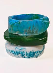 Brazalete de Resina Hecho a Mano Moderno y Elegante para Mujeres y Chicas, Hermoso Brazalete de Resina Hecho a Mano con Diseño Abstracto Único - Product Image 2