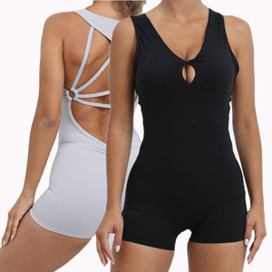 Mono de mujer de tejido suave con diseño de espalda cruzada, sin mangas, cuello en U, ajuste ceñido, ideal para yoga de verano - Product Image 1