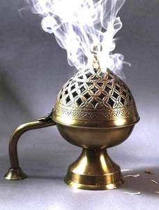 Quemador de incienso clásico para un ambiente doméstico tranquilo y relajación espiritual durante la oración y la meditación diaria - Product Image 3