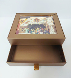 Boîtes cadeaux recyclables style Raphe, boîtes rigides en papier duplex faites à la main, emballage avec estampage et gaufrage, design personnalisé - Product Image 1