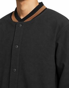 Chaqueta Varsity Impermeable para Hombre, Color Sólido, Cierre de Botones, Corte Regular Informal, Detalles en Negro y Marrón, Poliéster, para Invierno - Product Image 4