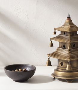 Goldener Aluminium-Räucherstäbchenhalter Pagodenturm Räuchergefäß Hängende Glocken Mehrstufiges Dach Aroma-Geschenk - Product Image 2