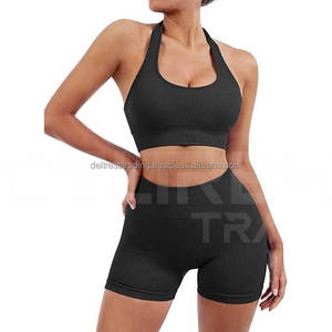 Ensemble de yoga deux pièces pour femme, personnalisable avec logo, respirant, couleur unie, vêtements de fitness, short élastique, soutien-gorge et leggings inclus - Product Image 5