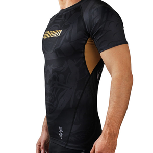 เสื้อรัดกล้ามเนื้อแขนสั้นสำหรับผู้ชาย สีดำทอง ลายกราฟิกหน้ากากซามูไร พิมพ์โลโก้ สำหรับออกกำลังกาย ฟิตเนส เทรนนิ่ง - Product Image 3