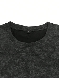 Camiseta para hombre con lavado ácido, tela de algodón suave y personalización completa a precio económico. - Product Image 3