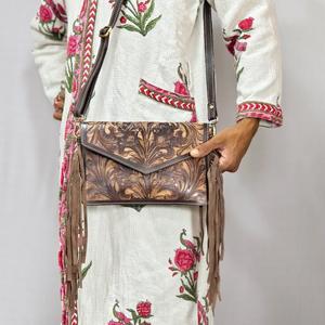 Bolso Bandolera Bohemio de Cuero Genuino, Impermeable y Antirrobo, con Borlas y Cierre de Cremallera, Color Marrón, para Mujer, Estilo Rajasthan - Product Image 1