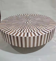 Table basse artisanale moderne en os incrusté, durable, personnalisable, design rond haut de gamme pour la décoration intérieure par Artisan Craft