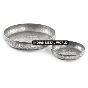 Vente en gros : Support de bol sur piétement en métal argenté antique, Uruli vintage en aluminium, support d'urne, pot de fleurs, centre de table pour mariage, maison, hôtel - Product Image 4