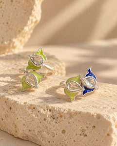 Bague en argent plaqué or réglable avec incrustation de verre, couleur bleu-vert, lot de deux |   Bijoux de fiançailles minimalistes - Product Image 1