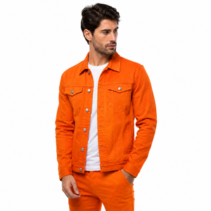 Chaqueta vaquera para hombre que ofrece un estilo informal y sencillo para el día a día, con una silueta cómoda y duradera, y un diseño versátil para viajes, trabajo y ocio. - Product Image 1