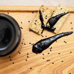 Beurre de sésame noir artisanal, moulu à la pierre et torréfié au feu de bois, pâte de noix pure et naturelle - Product Image 2