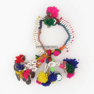 Bracelet indien Banjara rare avec pompons, style ethnique tribal, pour costume de danse du ventre, vintage, avec miroirs et coquillages - Product Image 6
