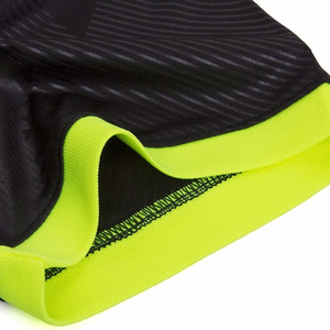 Nouveau design, dernière collection, maillot de football d'été 100% polyester respirant, vente chaude, fabriqué au Pakistan, nom d'équipe personnalisé, unique et de qualité supérieure - Product Image 5