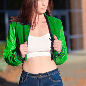 Chaqueta Corta Estilo Universitaria para Mujer, Color Verde Oscuro, Estilo Bomber con Letras, Mangas de Cuero Sintético, Ropa Exterior Informal, Moda Femenina - Product Image 2