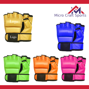 Guantes Profesionales de MMA y Boxeo de Cuero PU con Logotipo Personalizado, Cierre de Seguridad, Antideslizantes, Correa de Muñeca Ajustable, Hechos en Pakistán - Product Image 2
