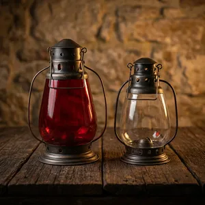 Farol de Hierro con Opciones de Vidrio Rojo y Transparente, Decoración Duradera para el Hogar - Product Image 3
