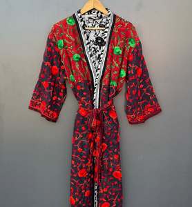 Bata Larga Floral Bordada para Mujer con Cuello en V, Manga Tres Cuartos, Tejido Suave, Ropa de Dormir de Verano, Largo Completo con Cierre de Cordón - Product Image 3