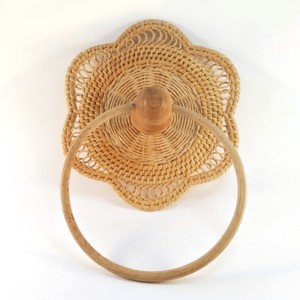 Lindo soporte de toallas de ratán con diseño de flores, accesorio de baño a bajo precio, colgador de toallas y pañuelos hecho a mano. - Product Image 2