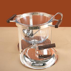 Soupière moderne en verre avec support en métal martelé et base en bois, chauffe-plat avec louche pour buffet de luxe et service traiteur - Product Image 2