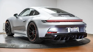 VENTES AUX ENTIÈREMENTS <span class=keywords><strong>DE</strong></span> VOITURES D'OCCASION : Porsche Cayenne 2024 LHD certifiée HD, véhicule d'occasion <span class=keywords><strong>de</strong></span> <span class=keywords><strong>luxe</strong></span> 2025 AWD avec faible kilométrage - Product Image 3