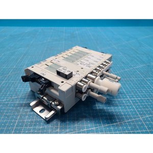 Válvula Solenoide Neumática CKD N4E0-T53R + N3E0660-M + N4E030-M + N4E0-Q-C + N4E0-T52 Usada Como Es, de Legacy Semiconductor E - Product Image 2