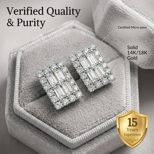 Boucles d'oreilles en or massif 18 carats avec diamants, clous rectangulaires en grappe, taille baguette et taille rond, bijoux - Product Image 3