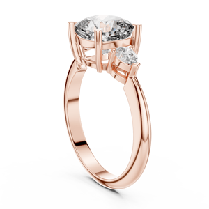 แหวนเพชรทรงคุชชั่นสามเม็ด ทองคำ 18K สีโรสโกลด์ โรแมนติก ทริโลจี แหวนหมั้น คุณภาพสูง ของขวัญวันครบรอบสำหรับเธอ - Product Image 1