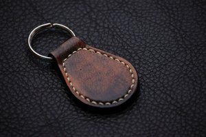 Porte-clés en cuir fait main, élégant et de qualité supérieure, cadeau pour homme et femme, organisateur de clés durable pour voiture et vélo - Product Image 4