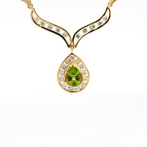 Collar con Colgante de Peridoto Chapado en Oro de 18K para Mujer, con Acento de Diamante, Cadena Singapur Trenzada, Diseño Clásico de Gota de Agua - Product Image 2