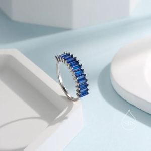 Anillo de Boda de Lujo con Zirconia Baguette en Plata de Ley 925, Diseño de Infinito Azul/Verde, con Racimo de Zirconias en Plata/Oro - Product Image 1