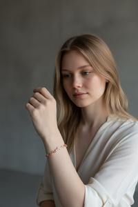Bracelet jonc unisexe tendance en or 18 carats plaqué zircon, motif tulipe, pierre rose, collection 2026, idéal pour anniversaire - Product Image 4