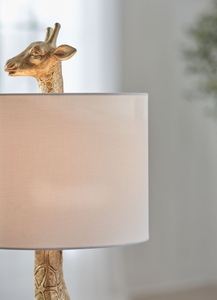 Lampe de table de luxe moderne en forme de girafe dorée, style safari, avec abat-jour en aluminium pour la décoration du salon - Product Image 3