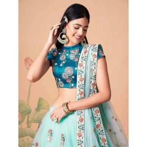 Atractivo Lehenga Choli Azul Bordado en Tela de Red para Tallas Grandes, Ideal para Compromisos - Product Image 4