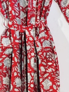 Robe kimono en coton imprimé de fleurs rouges |   Peignoir long et confortable |   Vêtements décontractés pour femmes - Product Image 3