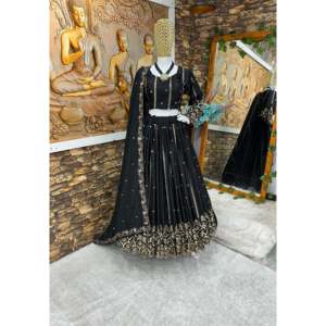 Belle tenue de soirée XL Lehenga Choli avec broderie lourde - Product Image 2